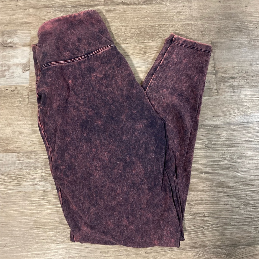 Zenana Outfitters Maroon Acid Wash Leggings
